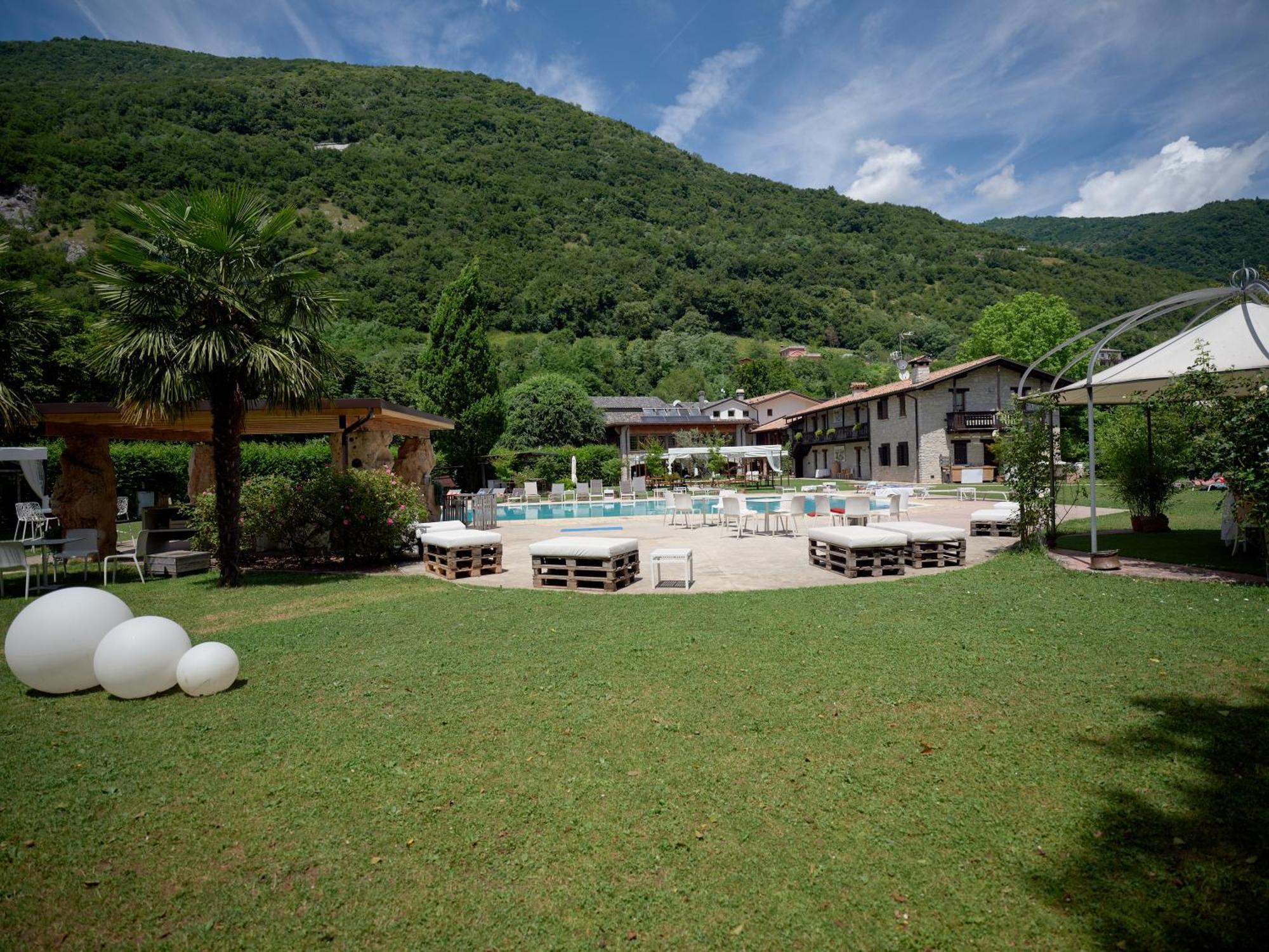Ai Cadelach Hotel Giulia Revine Lago Buitenkant foto
