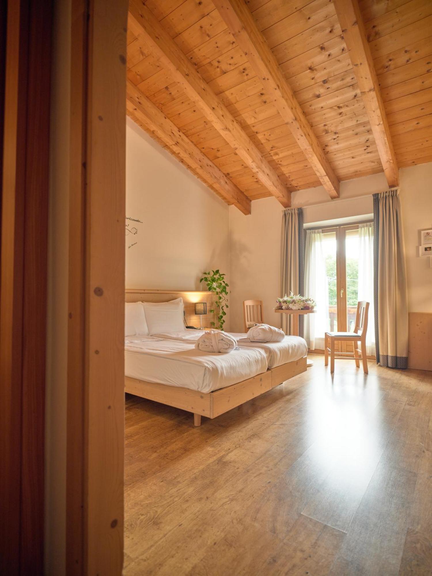 Ai Cadelach Hotel Giulia Revine Lago Buitenkant foto