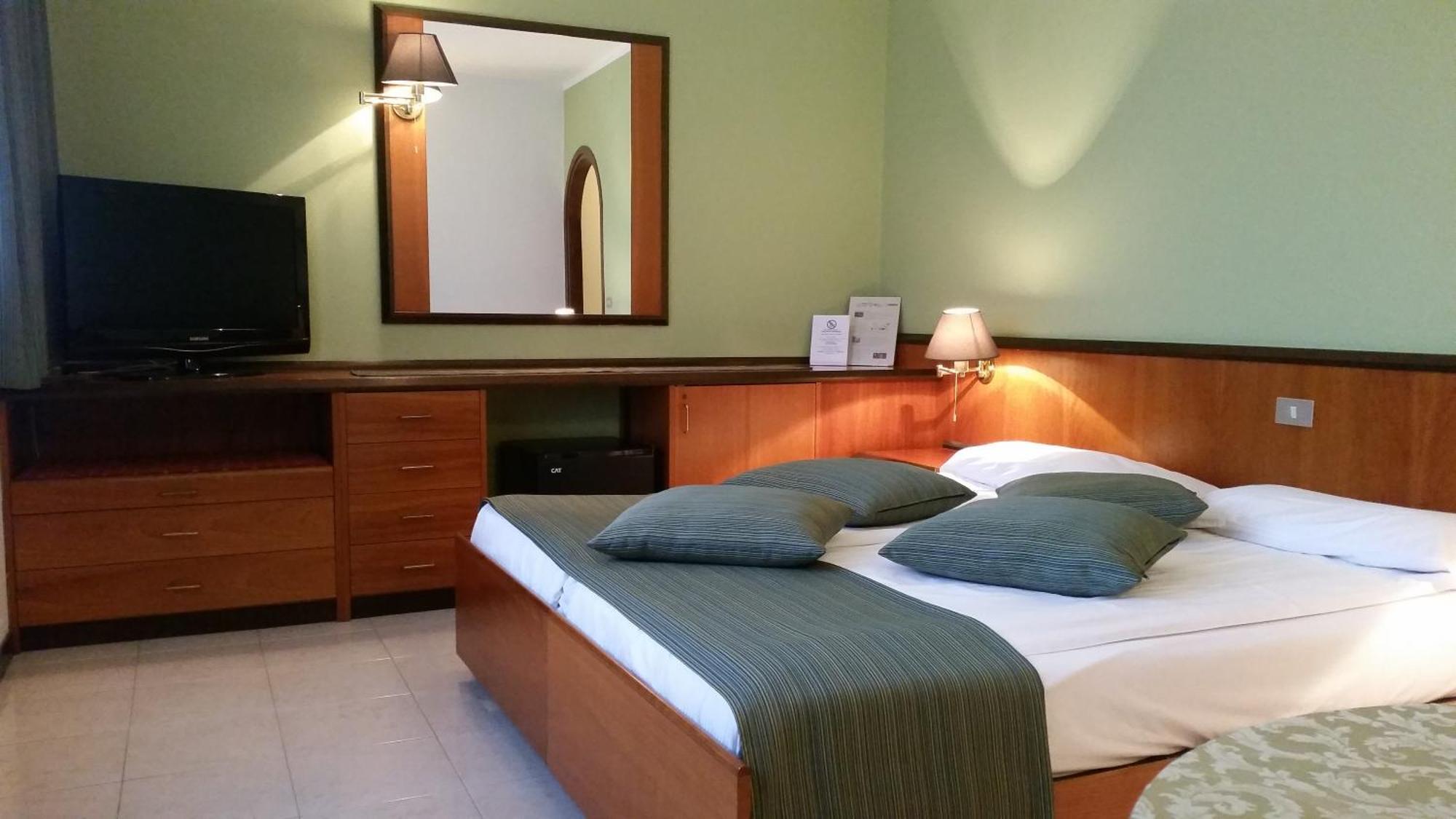 Ai Cadelach Hotel Giulia Revine Lago Buitenkant foto