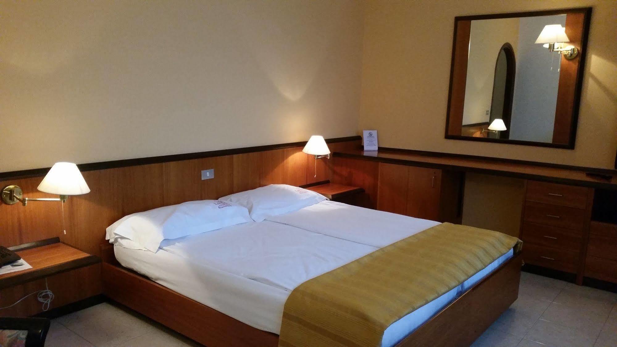Ai Cadelach Hotel Giulia Revine Lago Buitenkant foto